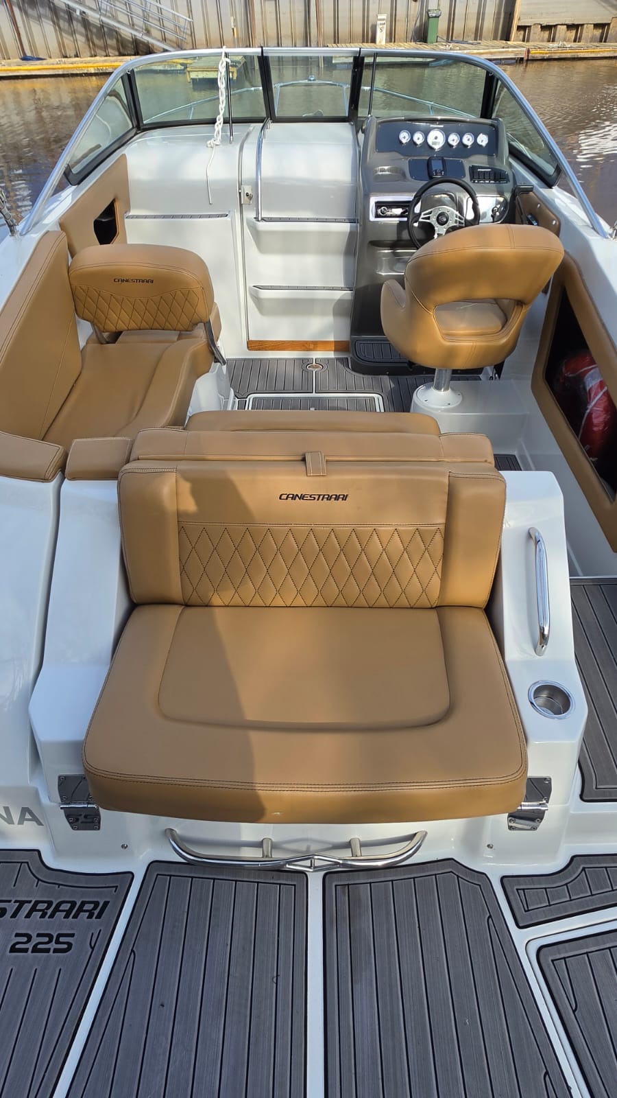 Canestrari Cuddy 225 2022 Volvo 250 hp DP